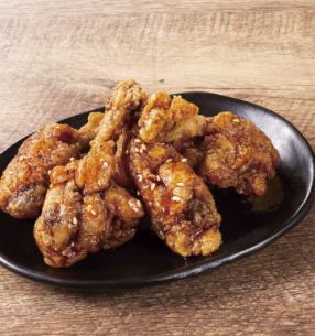 Delicious and spicy! Fried chicken wings (4 pieces)