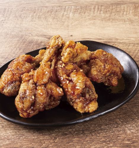 Delicious and spicy! Fried chicken wings (4 pieces)