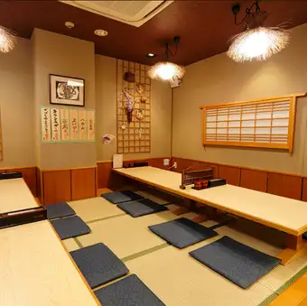 お座敷席個室は14～18名様でご利用いただけます。周りを気にせずゆったり過ごせる空間で、歓送迎会・会社宴会・同窓会などにおすすめです。