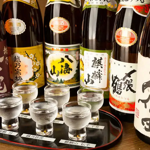 会社帰りの一杯や会食に◎厳選地酒9種類を料理と楽しめる日本酒メニュー