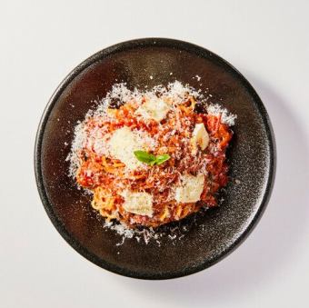 カマンベールとグラナパダーノのトマトパスタ