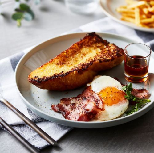 Bacon and egg French toast