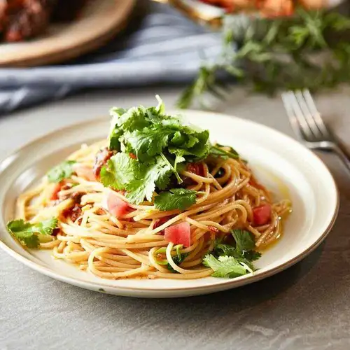 スペアリブとパクチーのパスタ