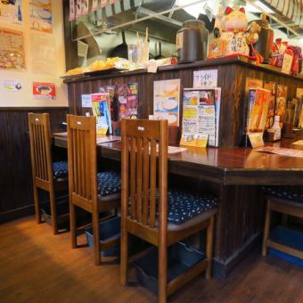 [11 seats at all counters] Recommended for singles and regulars.Old-style house-like walls and various posters are the atmosphere of the old-fashioned THE Izakaya.Seats on the first floor.When it is crowded, it will be 2 hours.Please note.