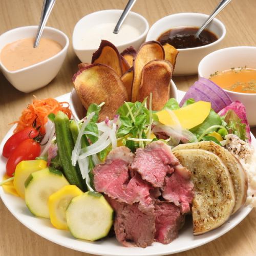 Vegip Salad Plate with Seasonal Vegetables ~Roast Beef with Beef Strawberry~
