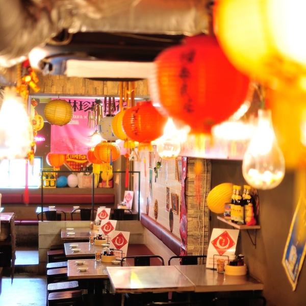 【距梅田站步行仅需3分钟◎】距梅田站步行仅需3分钟◎ 我们提供宽敞的餐桌座位，适合各种场合，从小型聚会到宴会♪ 您可以在轻松的氛围中享用各种台湾美食。下班后小酌一杯或者开派对都欢迎！