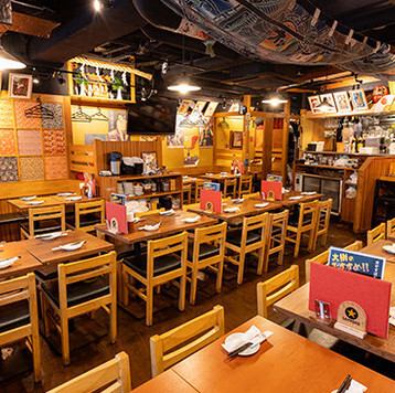 大人数OKの広々とした店内