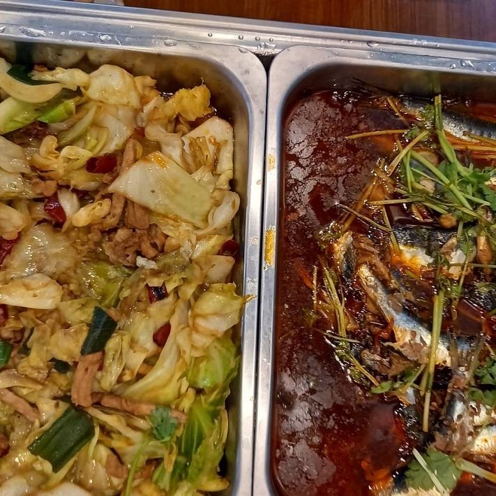 中式自助餐採用從成田市場採購的新鮮優質魚類。