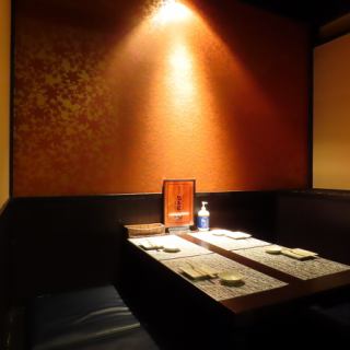 2名様の少人数からご利用いただける和空間を多数ご用意しております。ご友人との飲み会や女子会にも最適な個室席。お席のみのご予約も承っておりますのでお気軽にお問い合わせください。