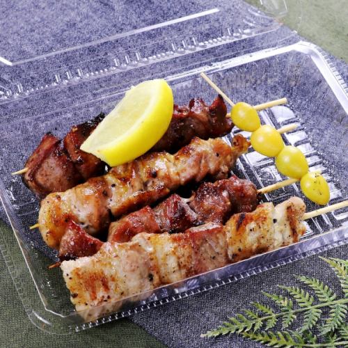Assorted charcoal-grilled skewers (4 large) "Ouchi de Yakiton"