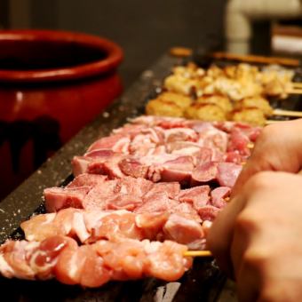 [Drinking set for one person 1500 yen] ★ One drink of your choice + a selection of four types of charcoal grilled skewers + one snack of your choice♪