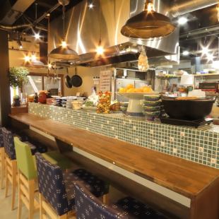 Perfect for casual dining.Please come and have a drink after work!