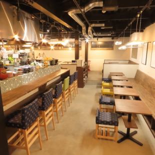 [20 to 50 people] Our Japanese modern table seats, filled with the warmth of wood, can accommodate small groups to large groups.Please feel free to use our restaurant not only as a place to enjoy meals and drinks, but also as a place for "adult club activities" to deepen relationships with others.