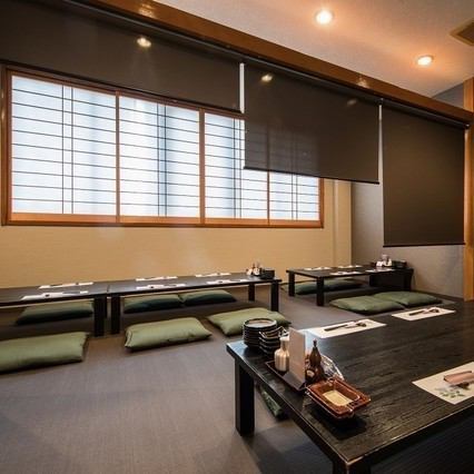 The 2nd floor of our shop can accommodate 16 seats, and there are 5 tables that can be connected together.The quaint interior is recommended for various banquets and entertainment.In the banquet plan, we offer a special course meal that conveys our "hospitality".Please enjoy it with a selection of famous sake.