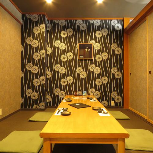 <p>We have 2 private rooms on the 3rd floor of our shop, which can accommodate up to 8 and 12 people.It is also possible to open the sliding doors and connect them.You can enjoy our specialty food and sake without worrying about the eyes around you.We accept banquet plans from 3300 yen depending on your budget, so please feel free to contact us.</p>