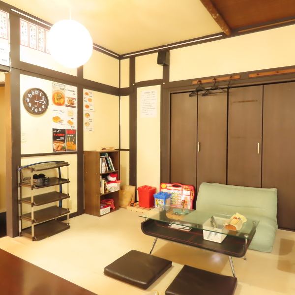 【キッズスペース完備でお子様連れでも安心】小さなお子様連れのご家族も、安心してご利用いただけるキッズスペースを完備しております。お子様が楽しく遊べるスペースがあるので、親御様も周りを気にすることなく、ゆっくりとお食事や会話を楽しめます。ご家族やママ友の集まりなど、思い出に残る時間をお過ごしください。