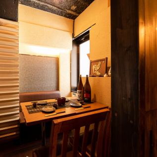 The completely private room, where the floor and the next private room are separated by a wall and a door, creates a cozy space.It is also ideal for girls-only gatherings, joint parties, and dates.(Shimbashi / Private room / Izakaya / Smoking / All-you-can-drink / 3 hours / Banquet / Welcome and farewell party / Sake / Local chicken / Date / Anniversary / Hot pot)