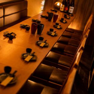 Soft lighting provides a comfortable space ♪ Semi-private room floor can be reserved, so banquets for a large number of people are welcome! (Shimbashi / private room / izakaya / smoking / all-you-can-drink / 3 hours / banquet / farewell Reception / Sake / Local chicken / Date / Anniversary / Nabe)