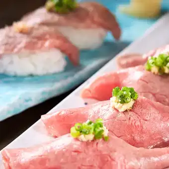美崎牛 肉寿司食べ比べ(上ロース、上モモ)4貫盛(各2貫)