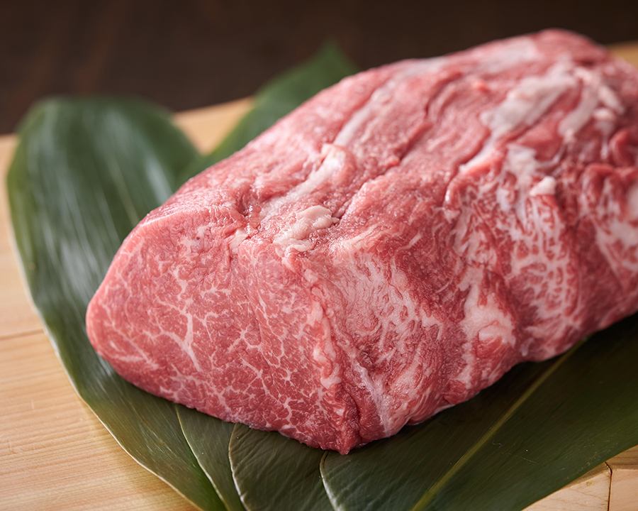 石垣牛や美崎牛の絶品肉料理と手作り沖縄料理をお楽しみください