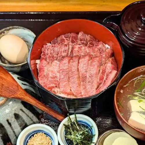 【お食事のみ】『石垣牛 肉まぶし 上(ザブトン)セット』毎日10食限定!コクのある旨みを堪能