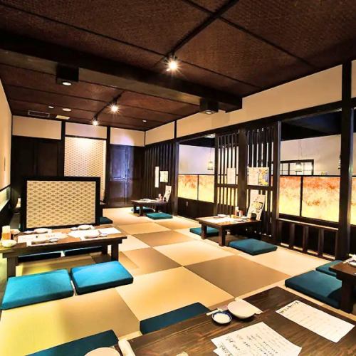 ツアーなどの団体様もご利用可能な《最大30名》の琉球畳の座敷席