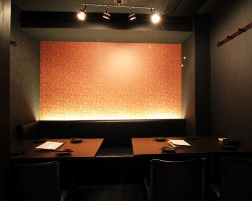 <p>[Table seats] The deep orange lighting creates a mature atmosphere at the table seats, making them perfect for girls&#39; get-togethers or drinking parties with colleagues. Table seats can accommodate up to 10 people, so you can sit comfortably.</p>