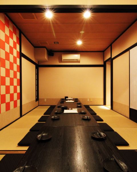 [Private rooms/Tatami rooms] The tatami rooms are perfect for relaxing with a group and can be used by groups of four or more. ◎ The tatami rooms can be connected to create a private room that can accommodate up to 25 people! Perfect for company parties, social gatherings, and other types of banquets.