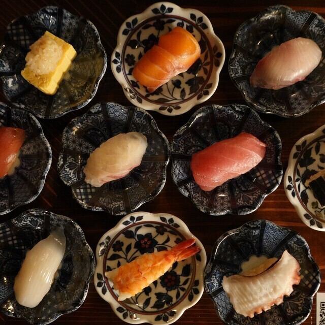 烏丸御池徒歩5分◎100円~寿司が楽しめる立ち飲み居酒屋