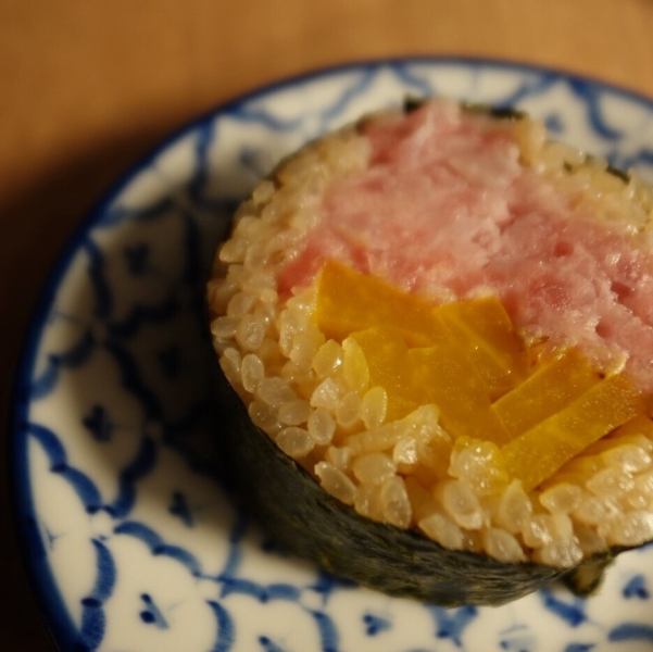 【贅沢な満足感】大きなトロタク巻◆ネギトロたっぷりの名物