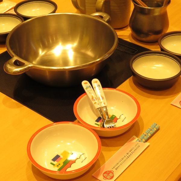 [欢迎儿童] 小孩子可以使用盘子、筷子、叉子、勺子，甚至椅子。3～6岁儿童450日元（不含税）即可享用。*婴儿价。