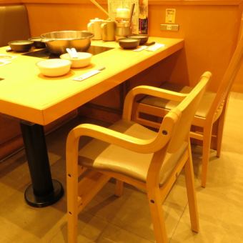 We also have chairs for small children.In addition, plates and cups are also available.You can have fun with your family.Have a good time around the pot♪♪