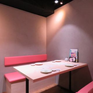 ２～４名様でご利用いただけるテーブル席