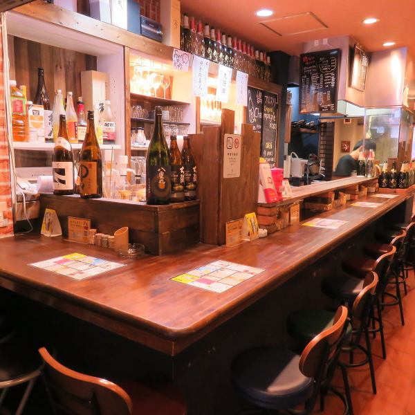 "Even if you are alone ♪" A counter where you can enjoy cooking scenery in front of you and feel the savory scent of chicken.There are many repeaters for office workers at the end of their work, making it easy to enter.Draft beer, highball, and Chuhi are unprecedented at 180 yen for 17: 00 ~ 18: 30 only.