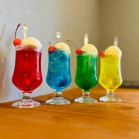クリームソーダ(メロン、ブルーハワイ、レモン、いちご)