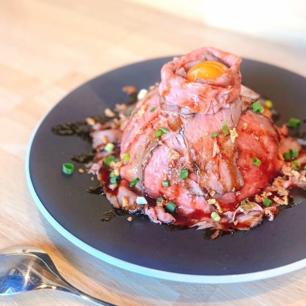 国産ローストビーフ丼をはじめ、パスタやおむすびセットなど、美味しいメニューをご用意！