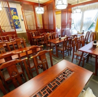 当店では貸切で50名様までのご利用が可能です。広々とした空間で各種宴会や二次会など、さまざまなイベントに対応いたしますので、特別な日を演出いたします。心地よい雰囲気の中で素晴らしいひとときをお過ごしください。ご利用の際はお気軽にご相談ください。