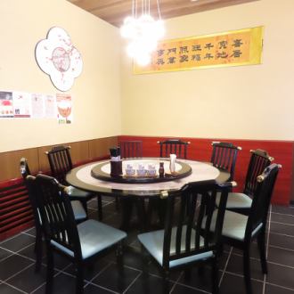 当店は貸切に対応した4名様用の個室を1席ご用意しています。プライベート感あふれる空間で、周りを気にすることなく特別なひとときを存分にお楽しみいただけます。気の合う友人やママ友の集まりにも最適で幅広いシーンに最適ですので、ぜひご利用ください。