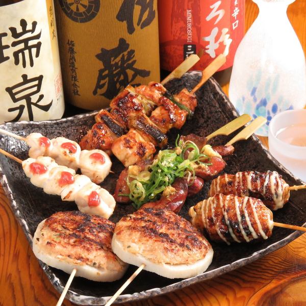 Charcoal-grilled yakitori can be ordered from 165 JPY (incl. tax) per skewer!