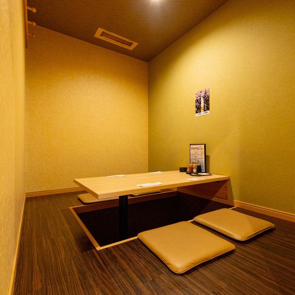 【半個室席もご用意あり◎】2階には2名様×5卓、4名様×2卓、6名様×1卓の半個室席を各種ご用意しております！周りを気にせずプライベートな空間でお食事を楽しんでいただけます。デートやお祝い等のご利用におすすめのお席です。