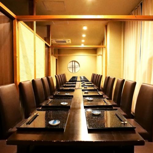 <p>広々とした落ち着きのある空間で、30名以上の貸切利用が可能。歓送迎会や忘年会、各種宴会に最適なレイアウトをご提案し、ゆったりとくつろげるひとときをお届けします。美味しい料理と充実のドリンクメニューを楽しみながら、大切な仲間と特別な時間をお過ごしください。団体様のご予約はお早めに！</p>