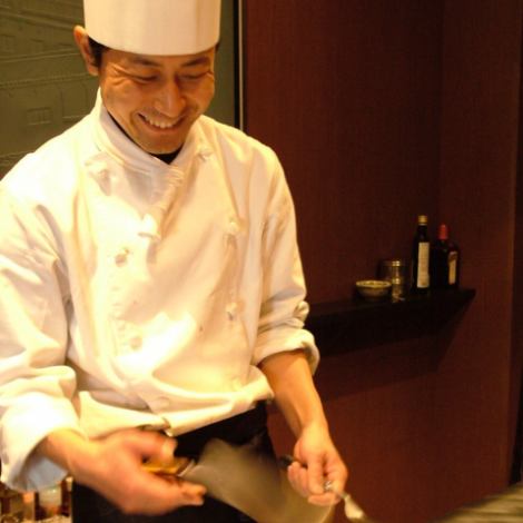 Also watching the chef performance director ♪ Pleasant cooking in front of you & chef performance, ♪ memorable dinner party ♪