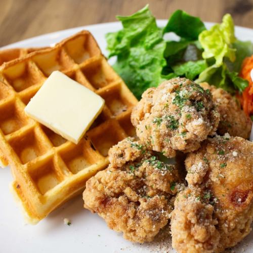 フライドチキンワッフルプレート〔ハニマスタードorメープルソース〕