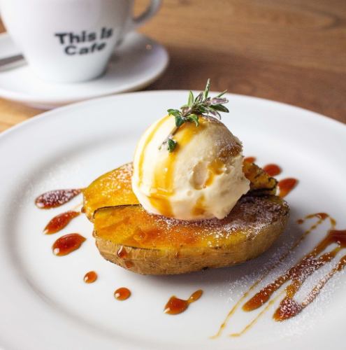 焼き芋ブリュレとバニラアイス