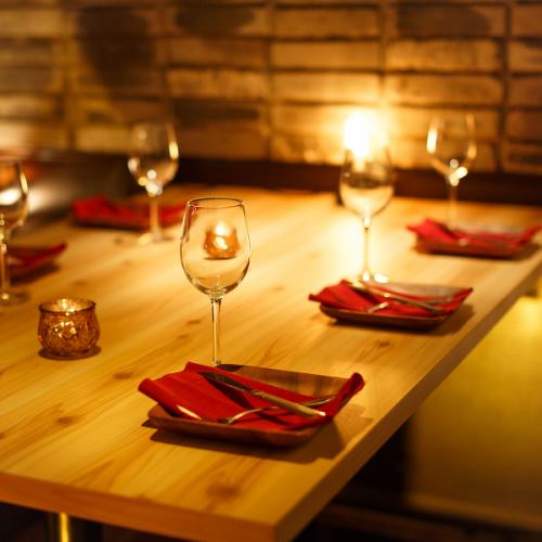 The table seats are full of atmosphere. A relaxing space with a calm atmosphere. A stylish restaurant that is perfect for drinking parties, girls' night out, joint parties, birthdays, anniversaries, and more!