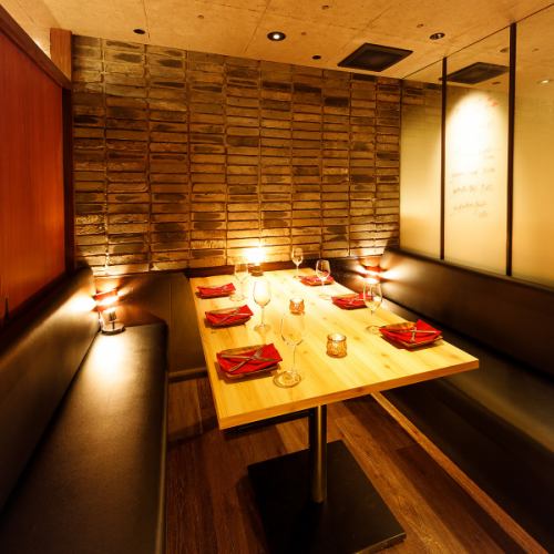 The stylish interior is very popular with girls-only gatherings! Private rooms are available! Close to Shinjuku Station