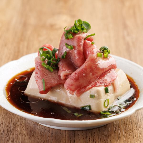 系列焼肉店と同ランクの黒毛和牛使用。和牛も海鮮も質にこだわったニュースタイルの寿司酒場