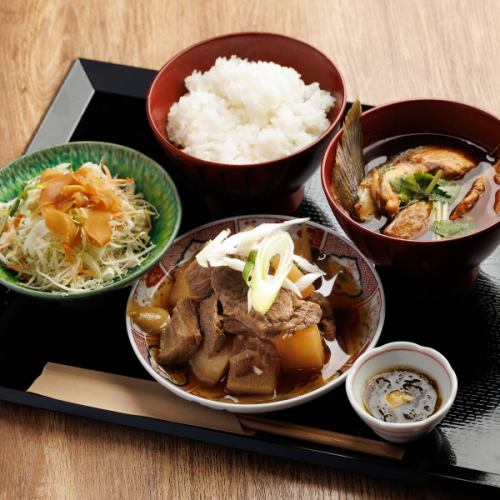 黒毛和牛すじ煮込み定食