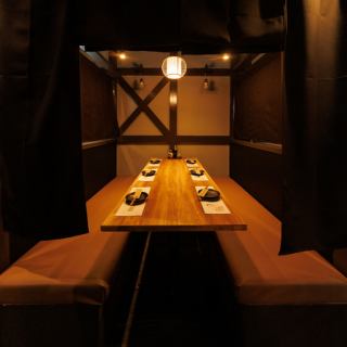 少人数個室も完備！和の落ち着いた雰囲気の安らぎ個室空間をご提供◎