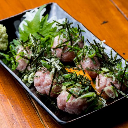 [Popular menu with limited quantities!] ``Raw meatballs'' using morning-dried Oyama chicken 748 yen (tax included)